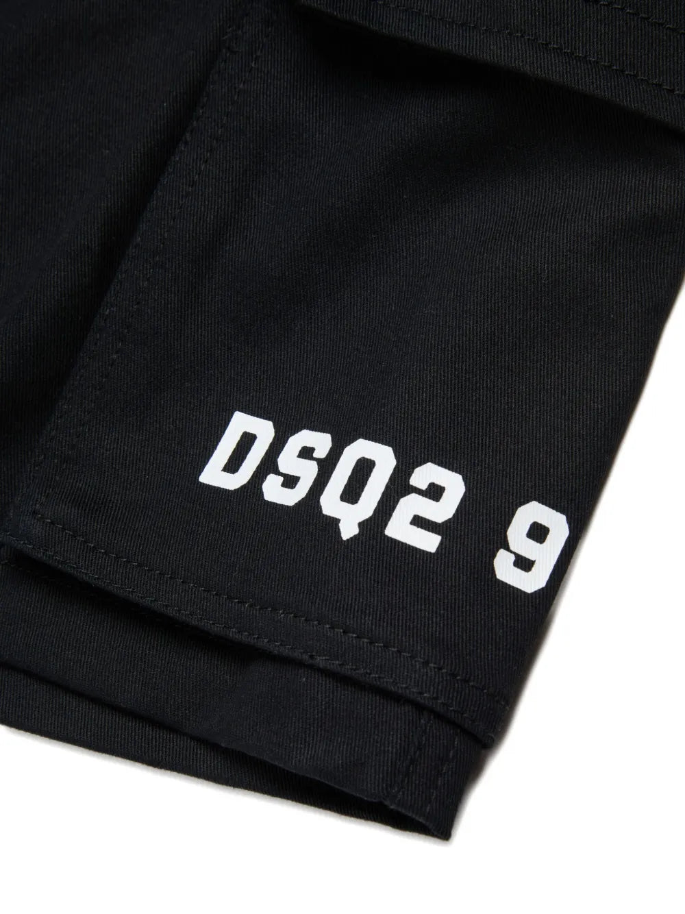 BERMUDA NERO CON TASCHE E LOGO BIANCO DSQUARED2 - Angel Luxury