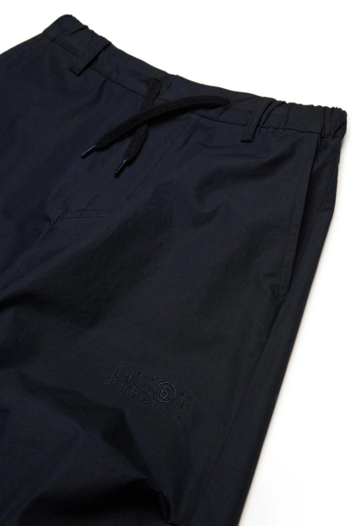 PANTALONE NERO CON LOGO NERO IN RICAMO MAISON MARGIELA - Angel Luxury