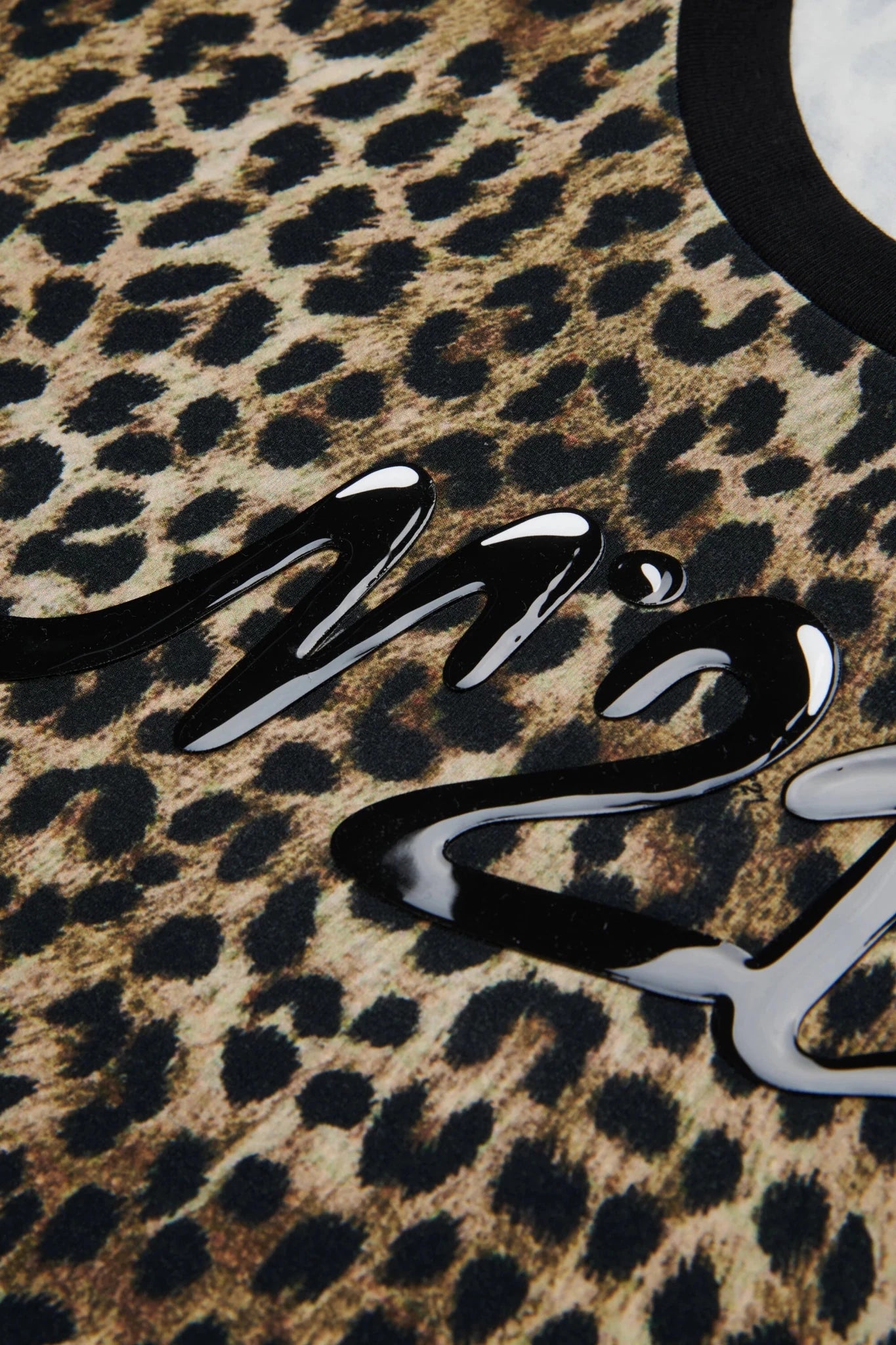 T - SHIRT MACULATA CON LOGO GOMMATO NERO N21 - Angel Luxury
