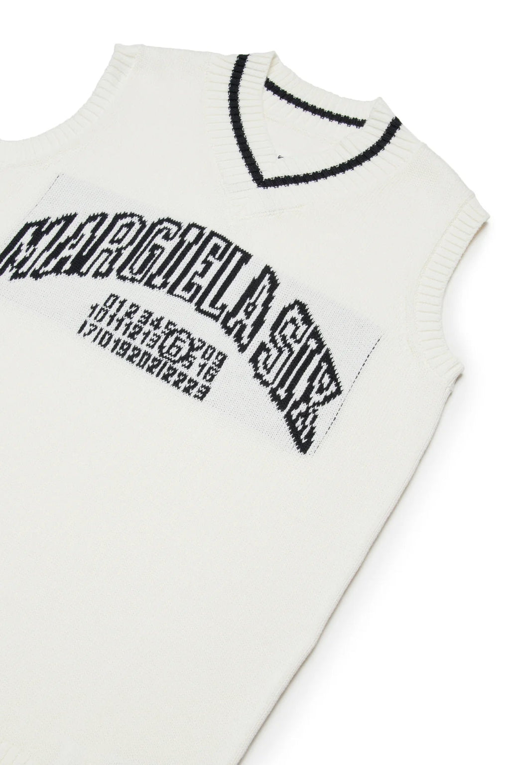 ABITO BIANCO CON SCOLLO A V CON LOGO NERO MAISON MARGIELA - Angel Luxury