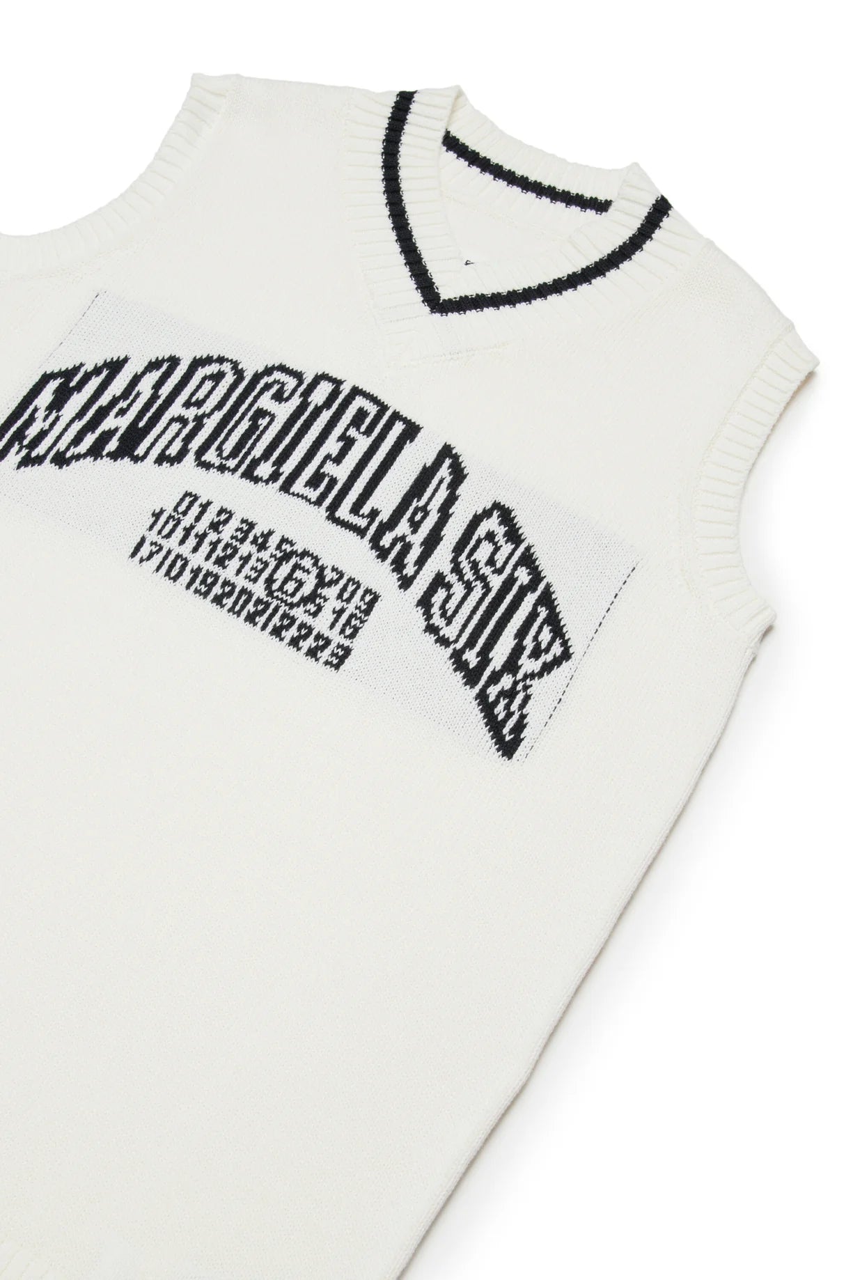 ABITO BIANCO CON SCOLLO A V CON LOGO NERO MAISON MARGIELA - Angel Luxury