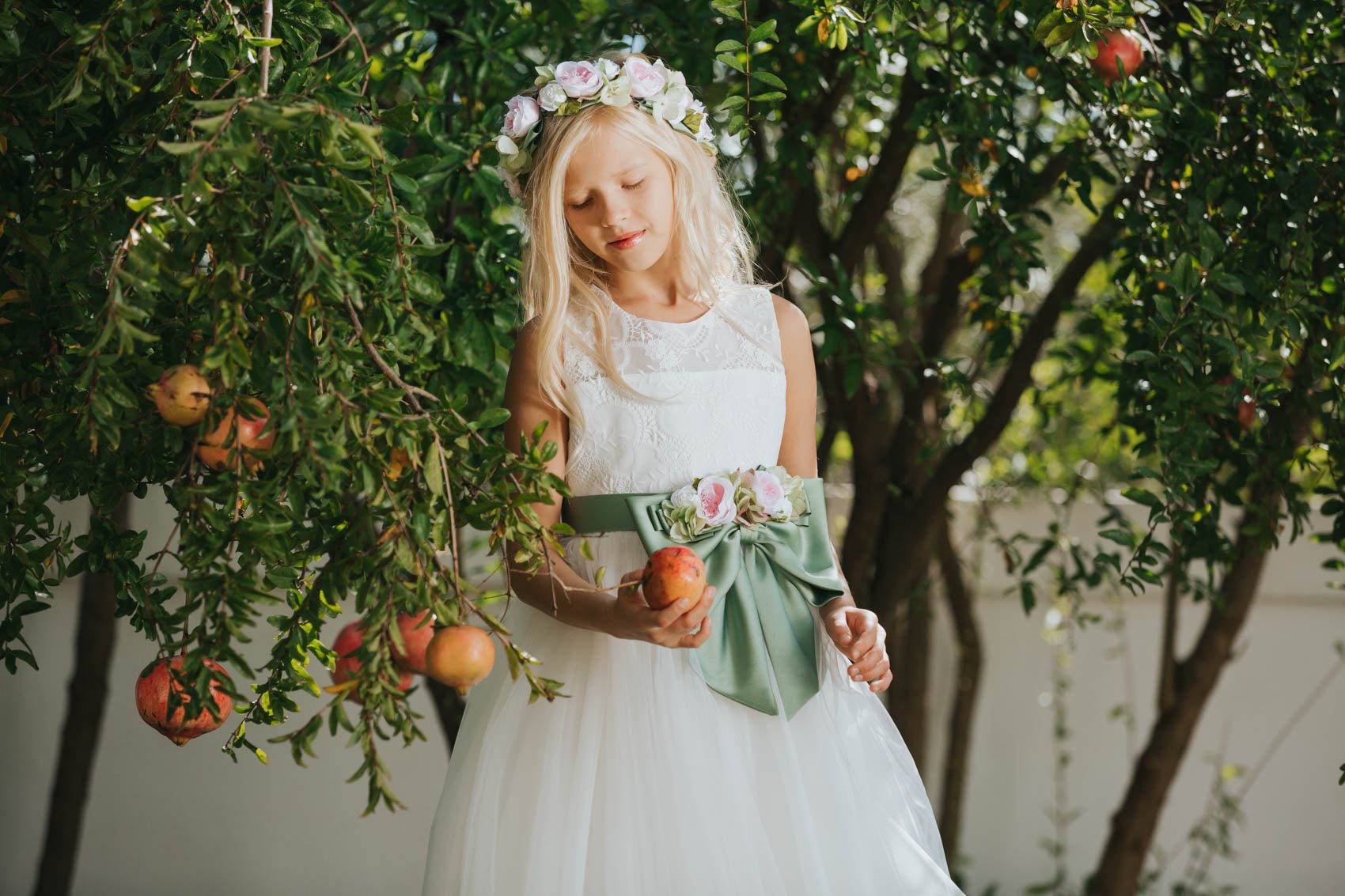 ABITO RICAMATO CON FIOCCO VERDE COLORI CHIARI - Angel Luxury