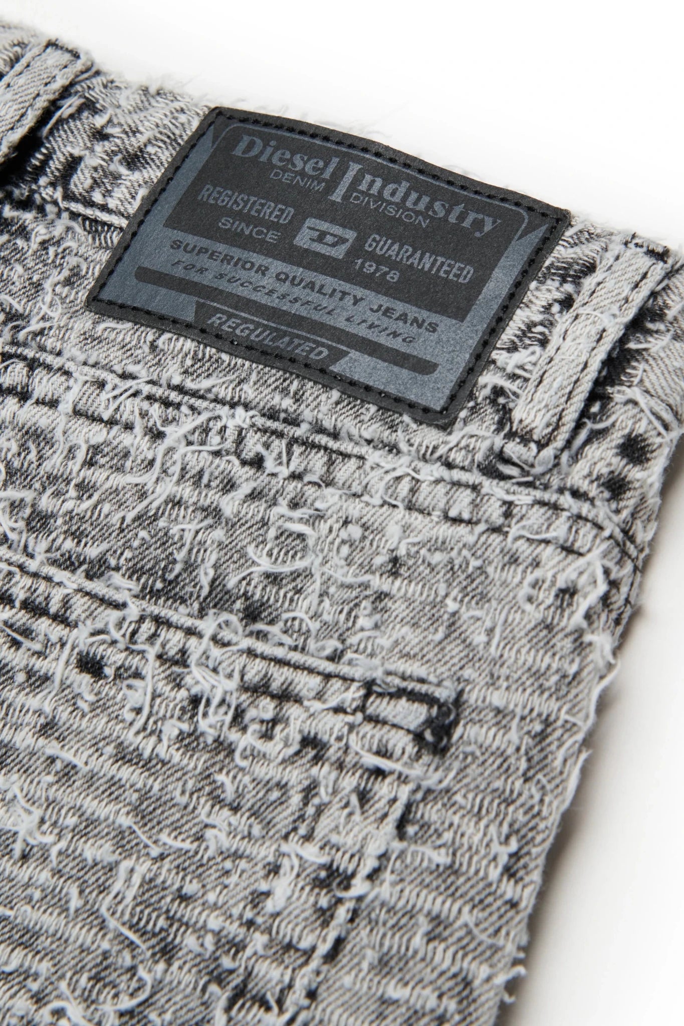 BERMUDA IN DENIM GRIGIO/NERO EFFETTO SFRANGIATO DIESEL - Angel Luxury