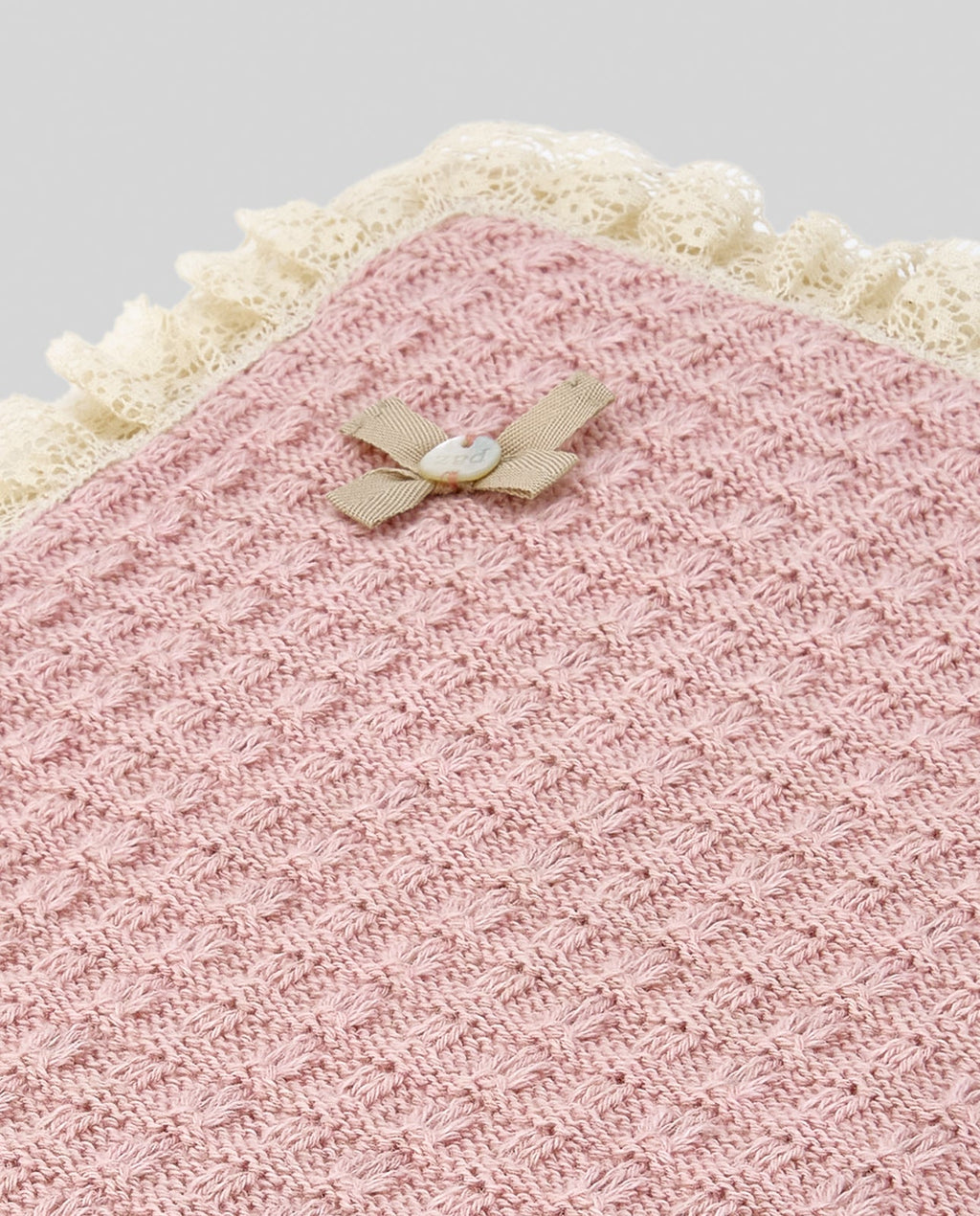 COPERTA ROSA IN LANA CON BORDO MERLETTATO PAZ RODRIGUEZ - Angel Luxury