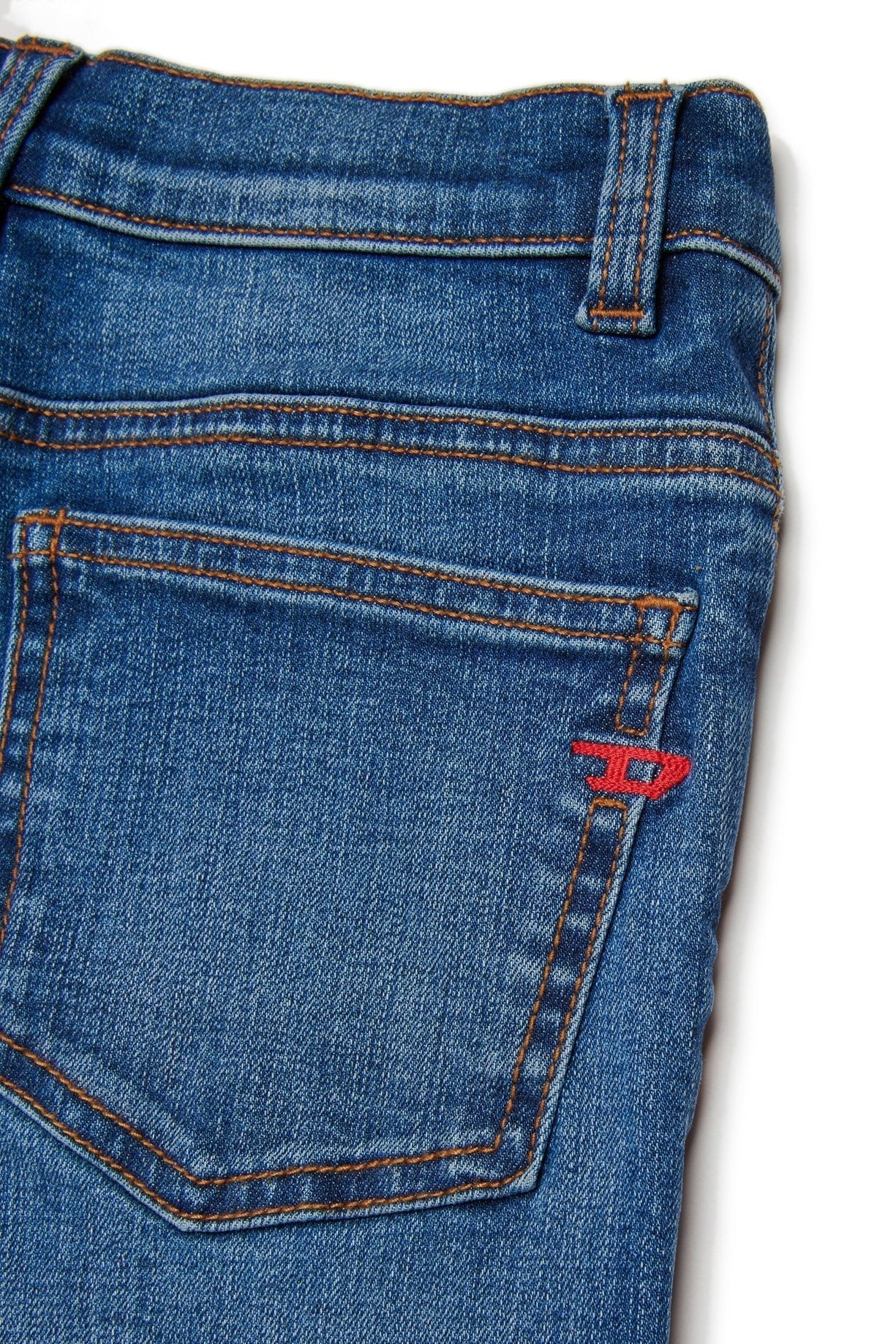 JEANS BLU CON LOGO SUL RETRO ROSSO DIESEL - Angel Luxury