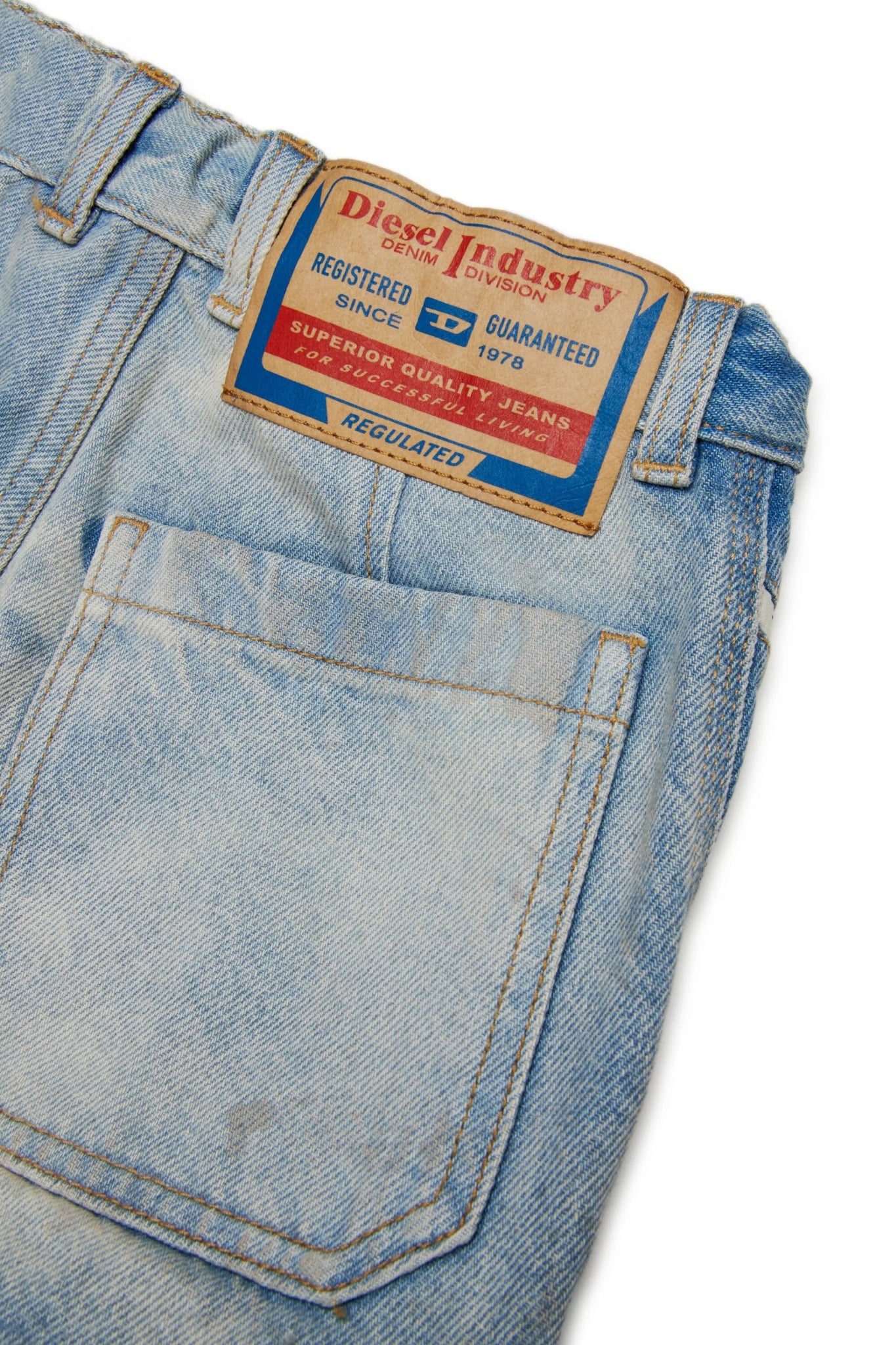 JEANS CARGO IN DENIM CHIARO SBIANCATO DIESEL - Angel Luxury