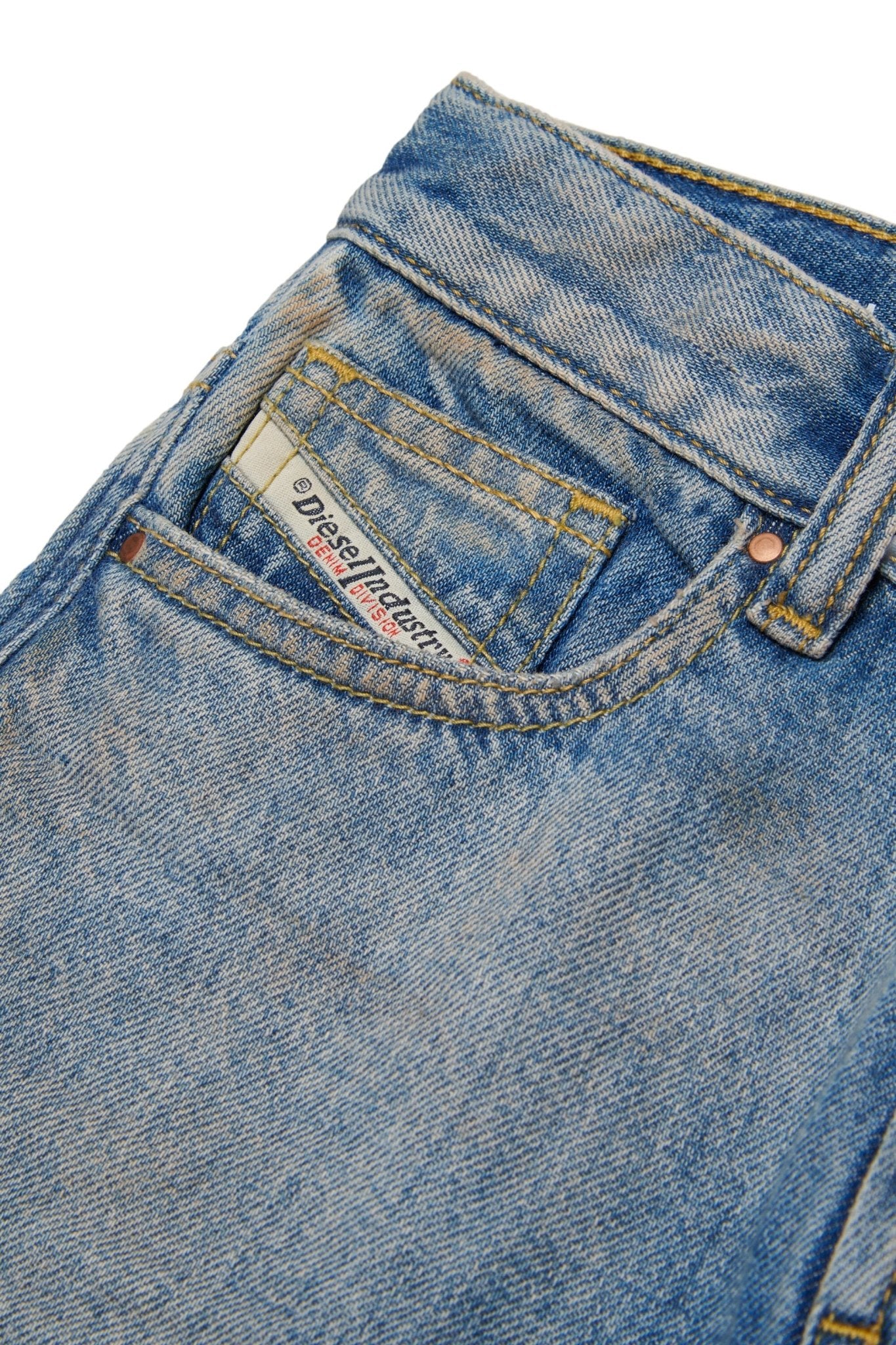 JEANS IN DENIM CHIARO CON GAMBA LARGA DIESEL - Angel Luxury