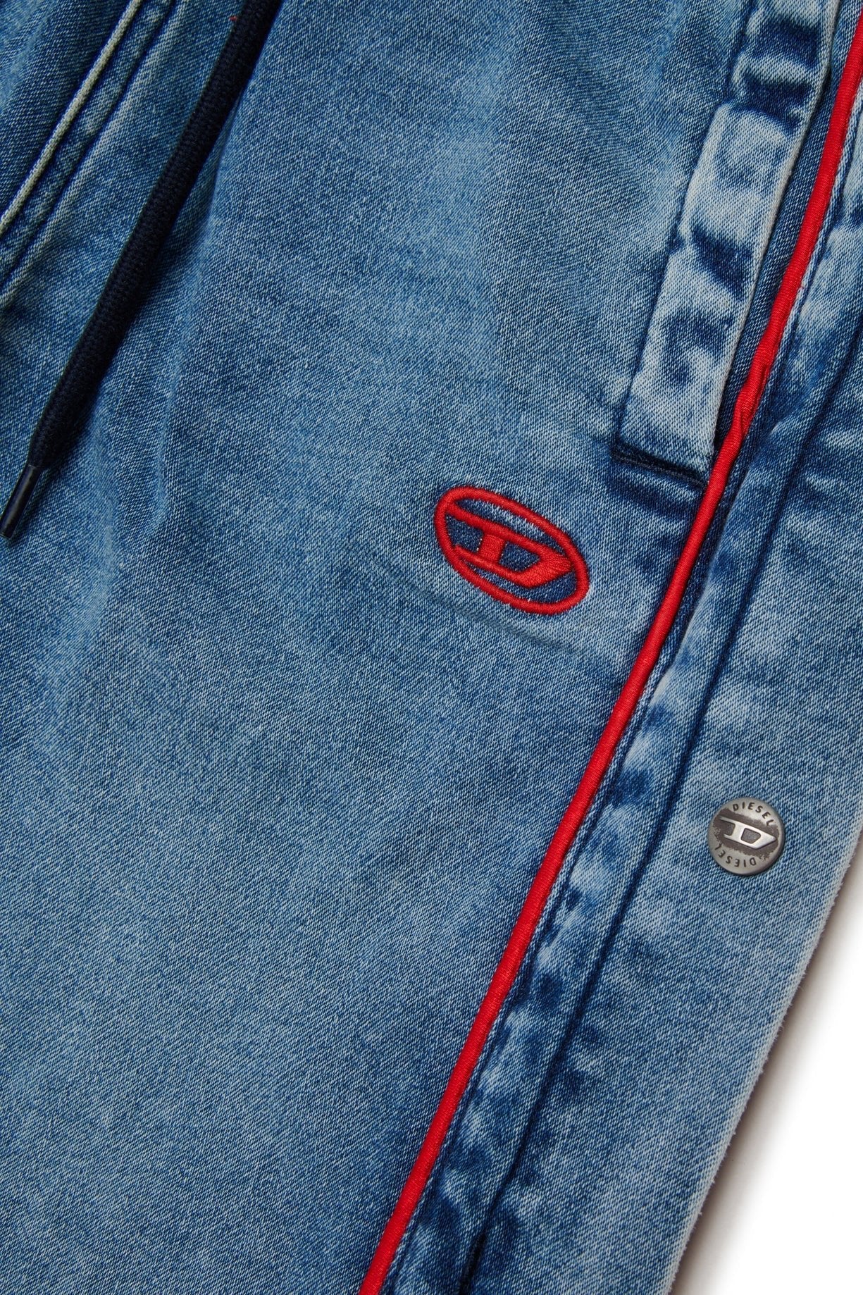 JEANS IN DENIM CON BOTTONI LATERALI CON LOGO ROSSO DIESEL - Angel Luxury