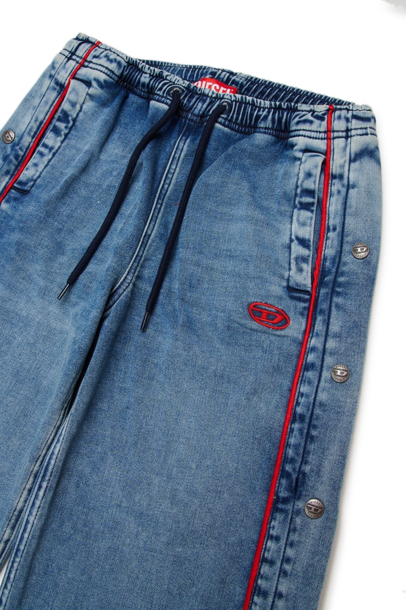 JEANS IN DENIM CON BOTTONI LATERALI CON LOGO ROSSO DIESEL - Angel Luxury