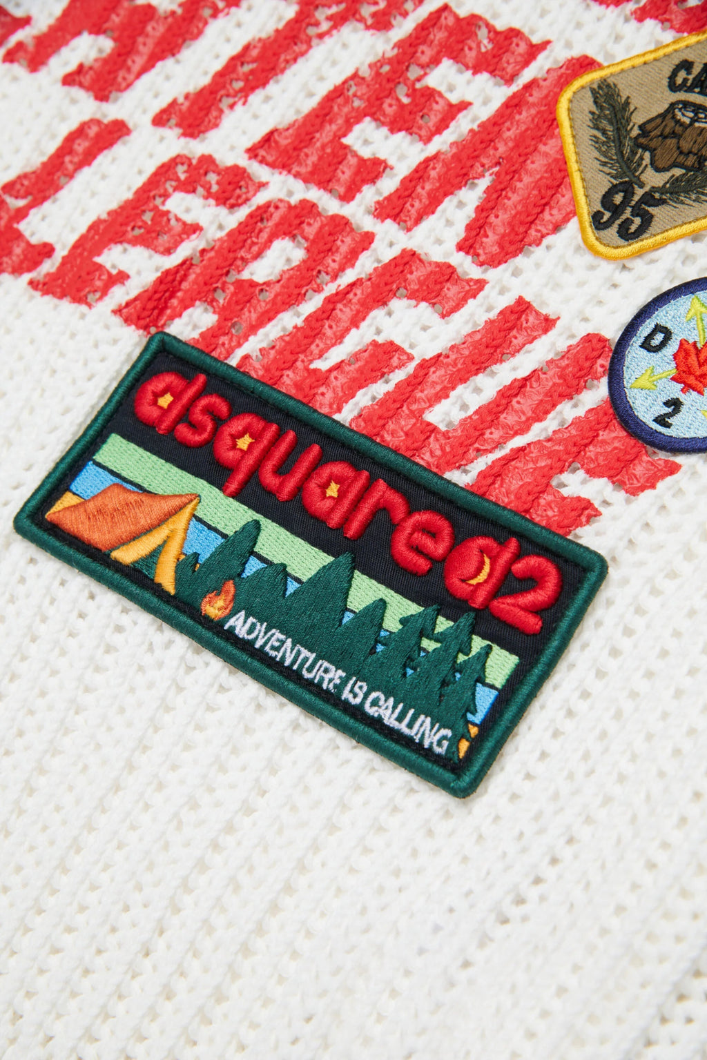 MAGLIONE BIANCO CON LOGO ROSSO DSQUARED2 - Angel Luxury