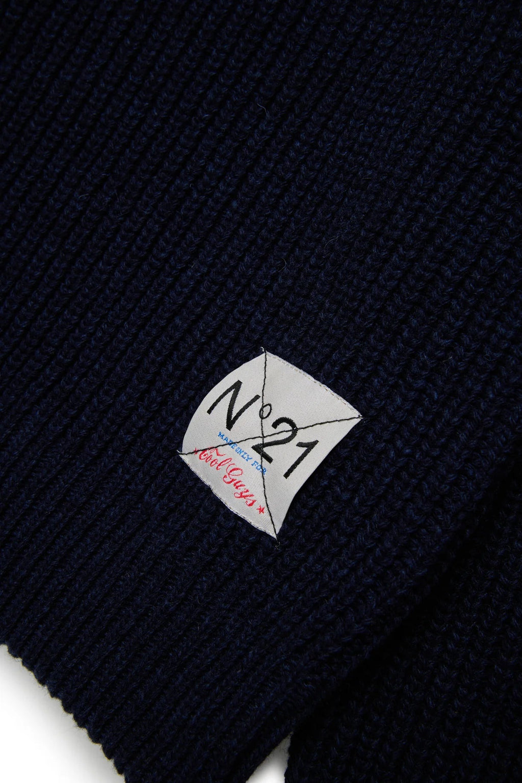 MAGLIONE NERO CON CAPPUCCIO N21 - Angel Luxury