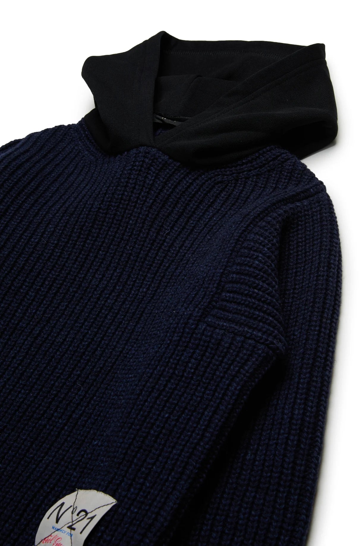 MAGLIONE NERO CON CAPPUCCIO N21 - Angel Luxury
