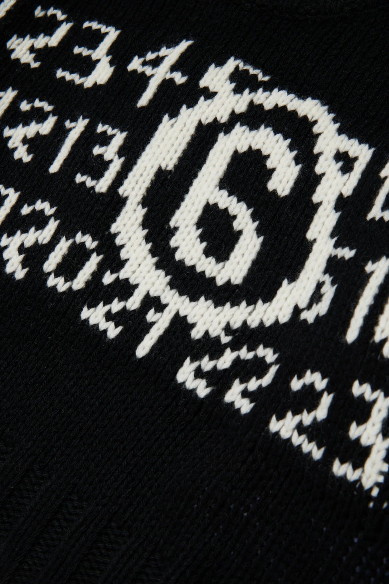 MAGLIONE NERO CON LOGO NUMERICO BIANCO MAISON MARGIELA - Angel Luxury
