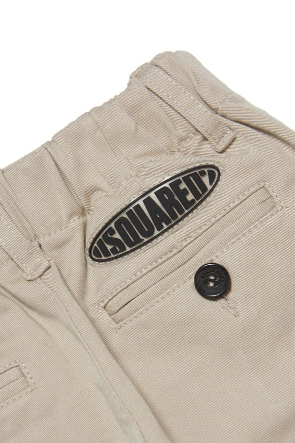 PANTALONE CHINO IN GABARDINA CON PATCH LOGO SURF DSQUARED2 - Angel Luxury