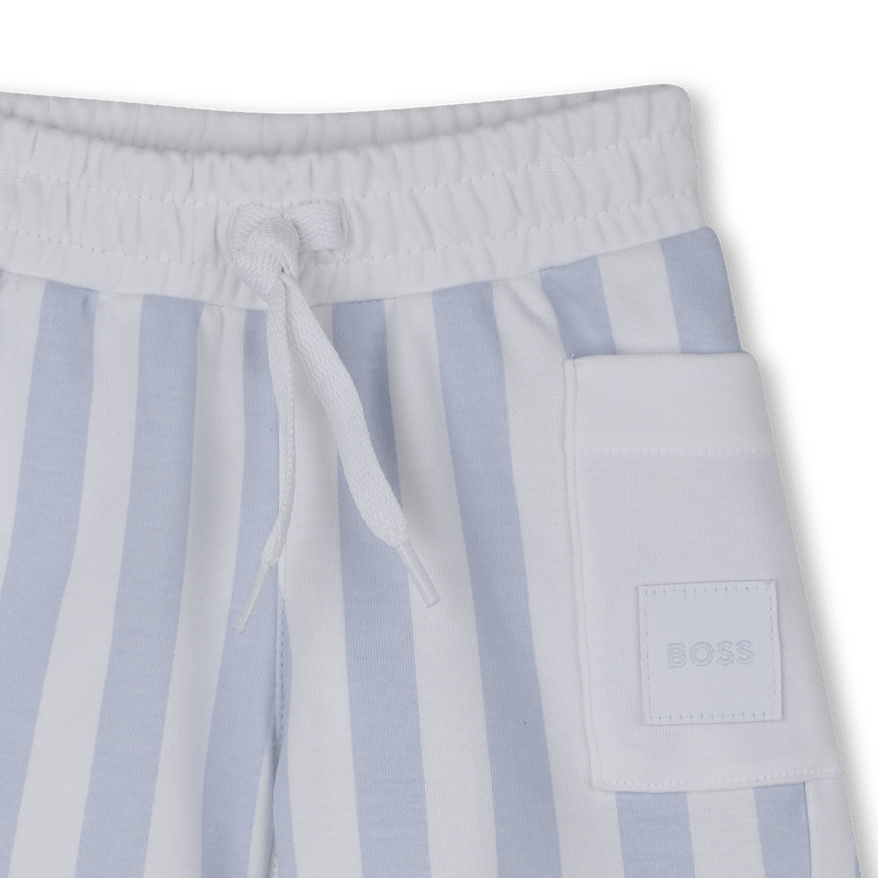 SET T - SHIRT E BERMUDA A RIGHE BIANCO E AZZURO CON LOGO BIANCO BOSS - Angel Luxury