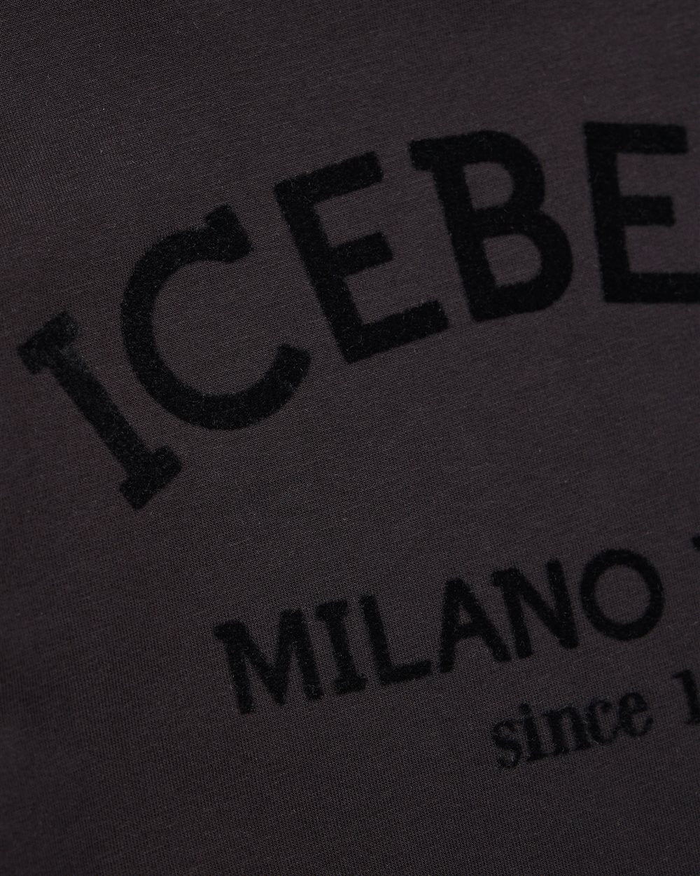 T - SHIRT NERA A MANICHE LUNGHE CON LOGO ICEBERG - Angel Luxury