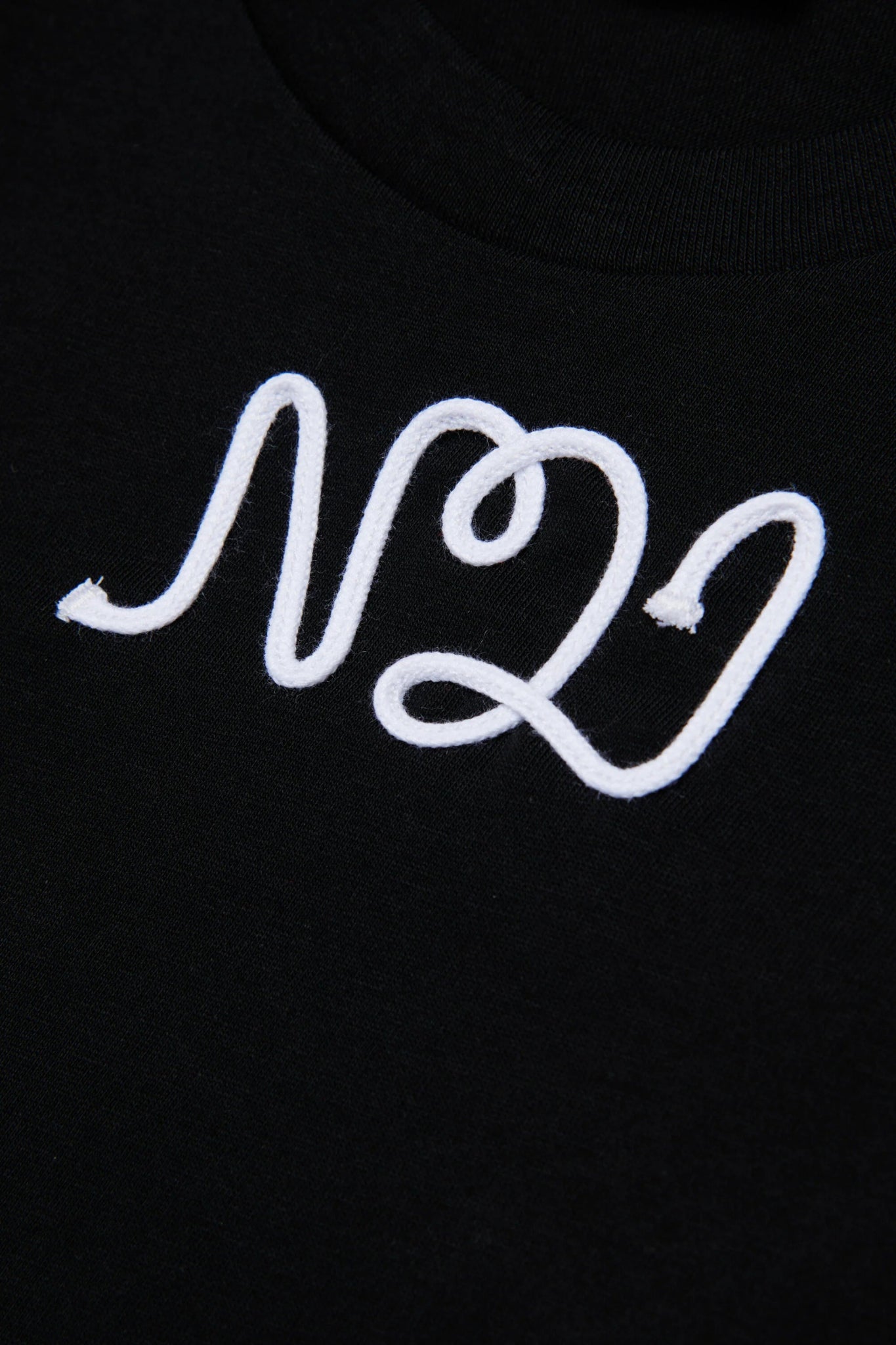 T - SHIRT NERA CON LOGO N21 - Angel Luxury