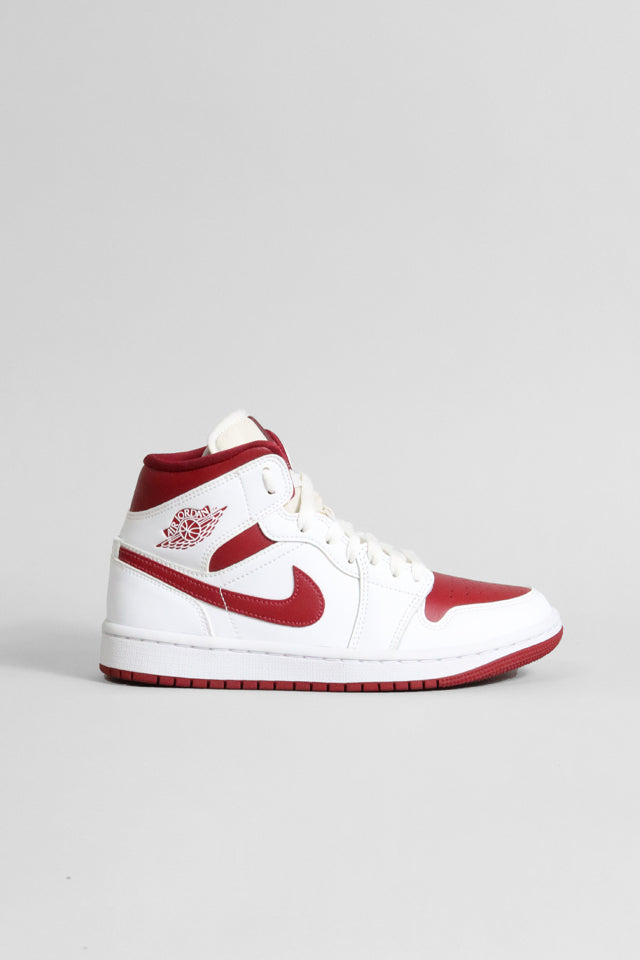 Nike Air Jordan mid rossa e bianca
