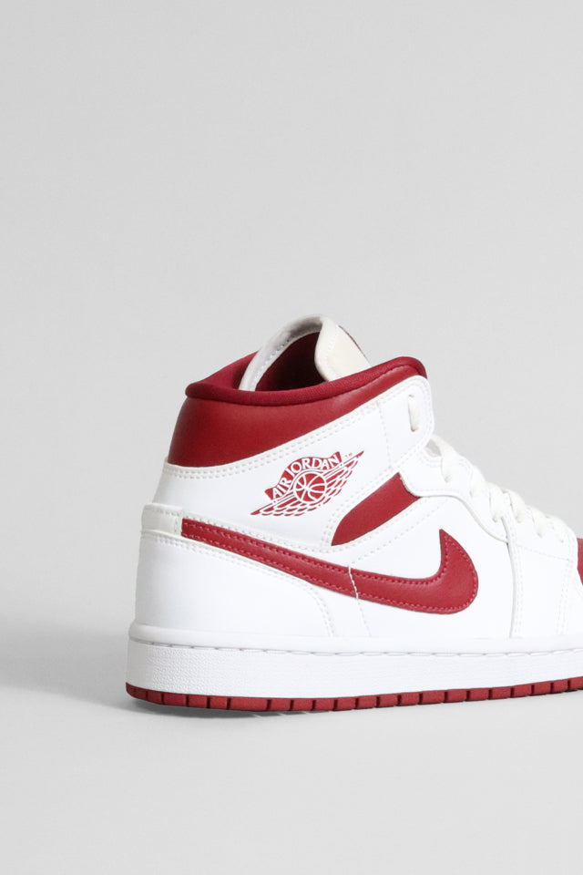 Nike Air Jordan mid rossa e bianca
